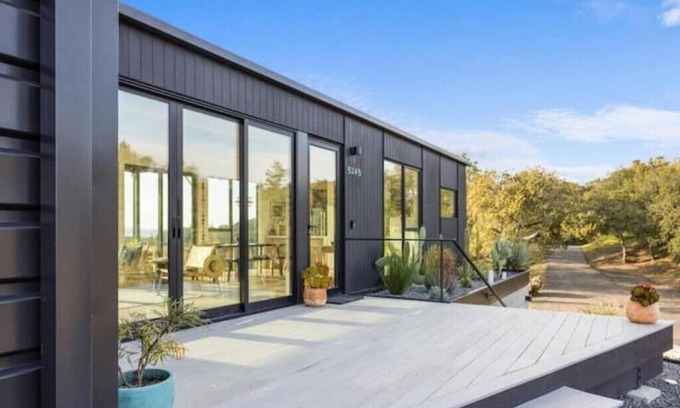 Larkfield-Wikiup House | Luxury Container Home w 360 Views + Infinity Pooln