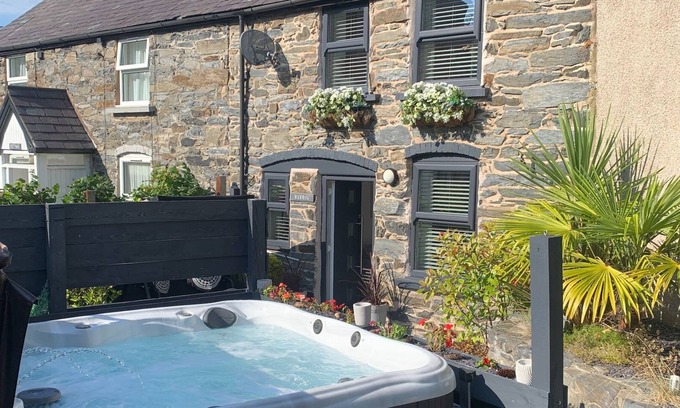 Llanfair Talhaiarn House | Luxury Cottage with Hot tub in a lovely village setting