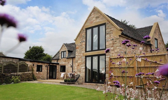 Calwich Cottage | Luxury Cottage in Peak District near Alton Towers