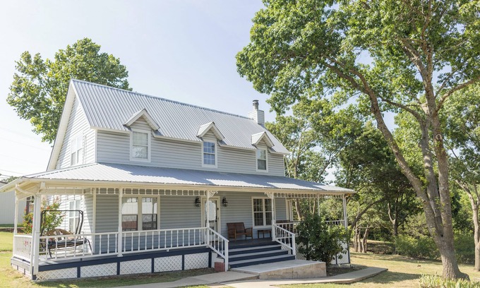 Sulphur House | Luxury Cottage in Sulphur, Okla- come visit this completely renovated property!