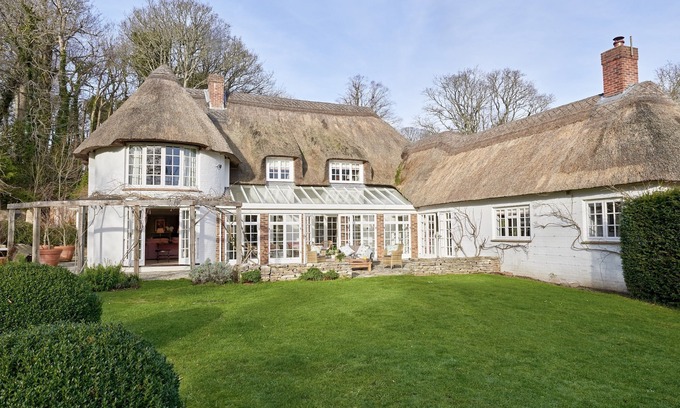 Wareham House | Luxury Country Cottage with private grounds and swimming pool