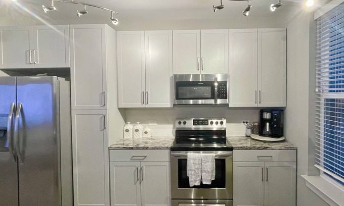 King of Prussia Apartment | Luxury, Cozy, Family Friendly Apartment in Heart of King of Prussia