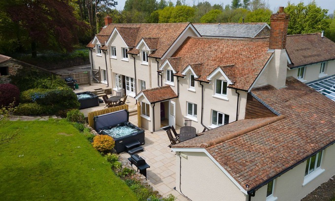 Chittlehamholt Cottage | Luxury dog friendly cottage with access to onsite leisure facilities, including swimming pool