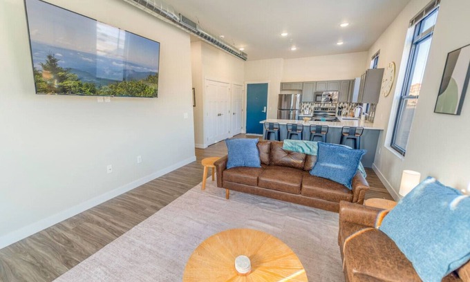 Downtown Eau Claire Apartment | Luxury Downtown EC Apartment 2BR