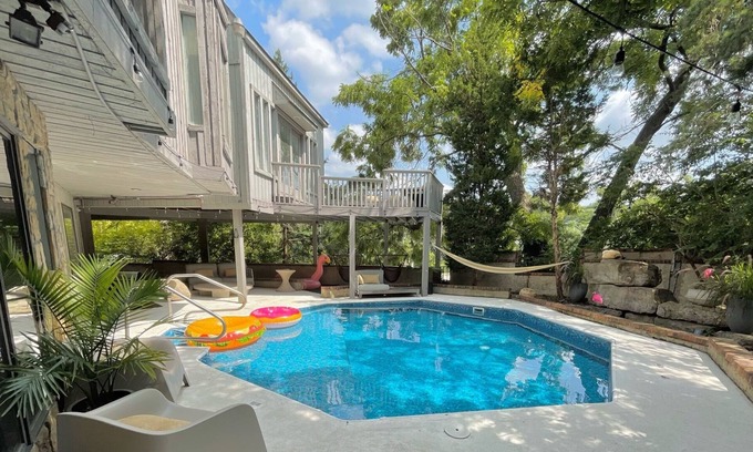 West Plaza House | Luxury dream-house w/ private pool on The Country Club Plaza!