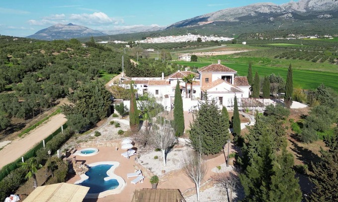 Antequera House | Luxury Andalusian Escape | 11BR Villa w/Pool, Jacuzzi & Stunning Views