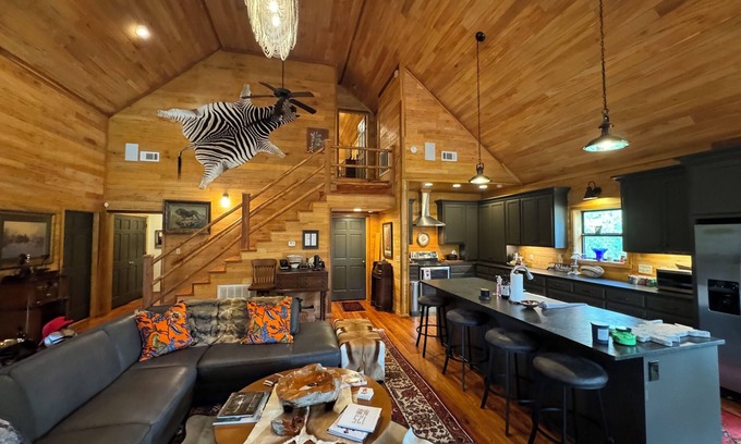 Oxford Cabin | Luxury Estate Home with Private Lake in Oxford