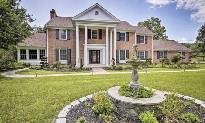Travilah House | Luxury Estate just minutes from D.C.- Cherry Blossom Season 2023