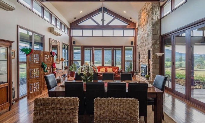 Kangaroo Valley House | Luxury Estate, Stunning Views, 5 mins to Village,15 mins to Berry, Dogs welcomed