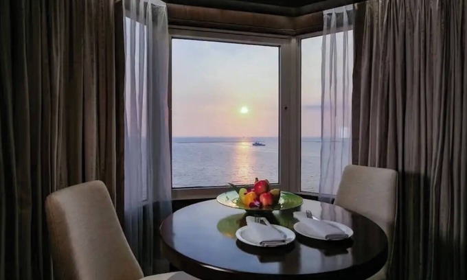 Manila House | Luxury Experience at Diamond Hotel