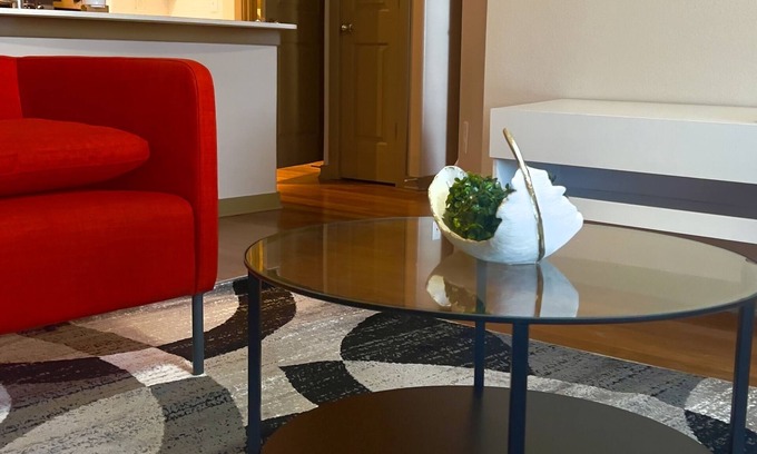 George Bush Park/Eldridge Apartment | Luxury, Exquisite, Tastefully Furnished Space for Couples and Families"