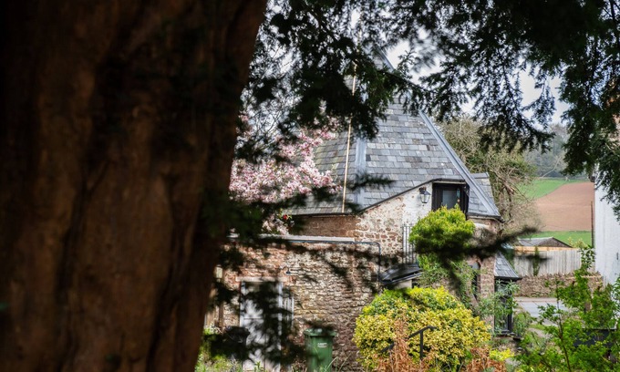 Lea Cottage | Luxury fairytale cottage perfect for couples (and dogs)nn