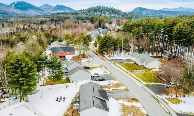 Warrensburg House | Luxury Fall Retreat with mountain views - 10 min to Lake George