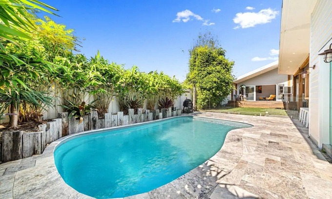 Patonga House | Luxury Family Beach House with heated Pool