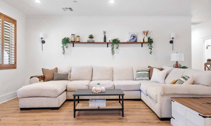 Country Club House | Luxury Family Oasis with Hot Tub!