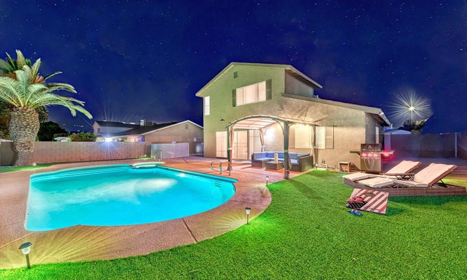 Highland Hills House | ☀ Luxury Family Vacation! Mini Golf - Heated Pool and Spa - RV Parking