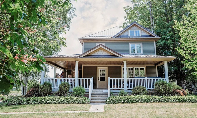 Waterford Other | Luxury Farmhouse with Hot Tub on Vineyard