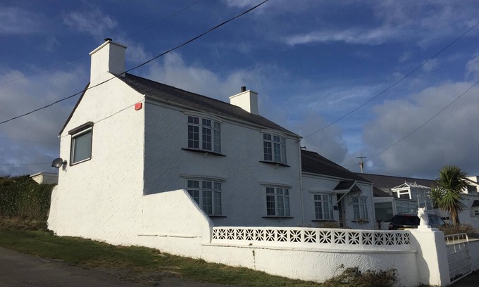 Holyhead Other | Luxury Farmhouse - Porthdafarch - Sea Views, 150m from Beach, Wood-burners