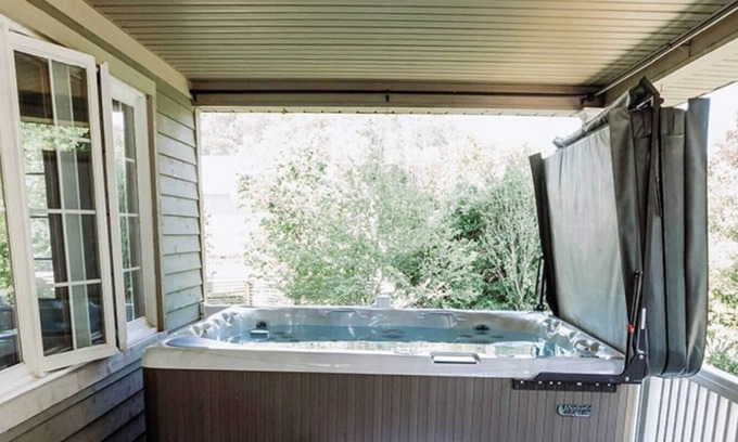 Waterford Other | Luxury Farmhouse with Hot Tub on Vineyard
