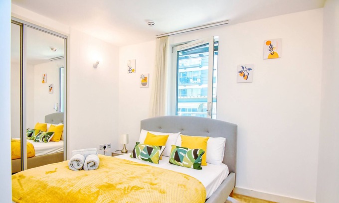 Botwell Apartment | Luxury flat at Hayes near Heathrow Airport, London