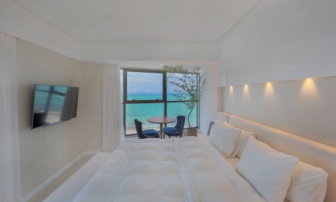 Pina Apartment | LUXURY FLAT DECORATED HIGH FLOOR AT THE SEASIDE OF THE BEACH OF BOA VIAGEM IN HOTEL