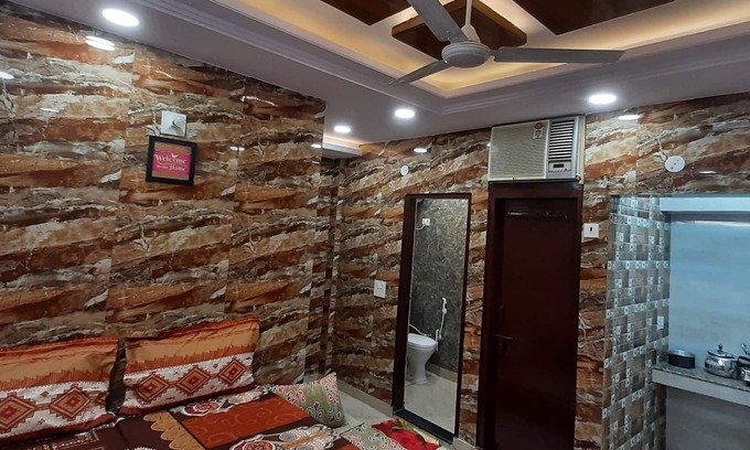 Lajpat Nagar Bed & Breakfast | Luxury Flat in Foreigner Areof Lajpat Nagar With Fully Equipped Kitch