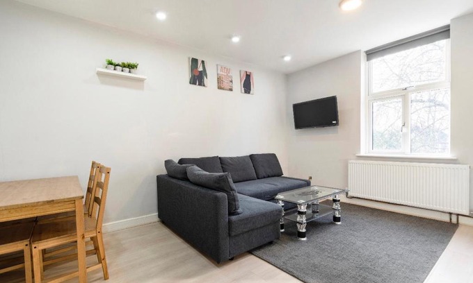 Moseley Apartment | Luxury Flat in Moseley with Free Parking