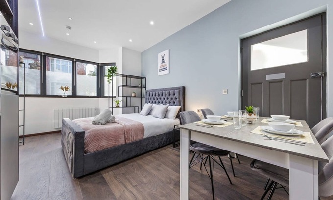 Golders Green Apartment | Luxury Flat in Studio