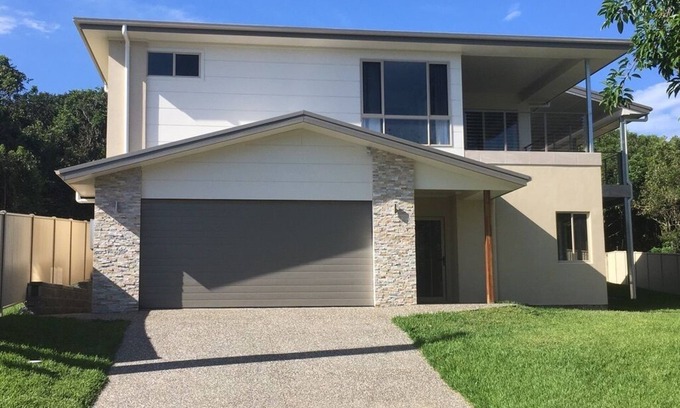 North Coast House | Luxury four bedroom Beachfront house ideal for families.