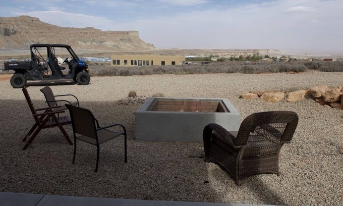 Big Water House | Luxury four bedroom home with 5 bathrooms 8 miles from Lake Powell