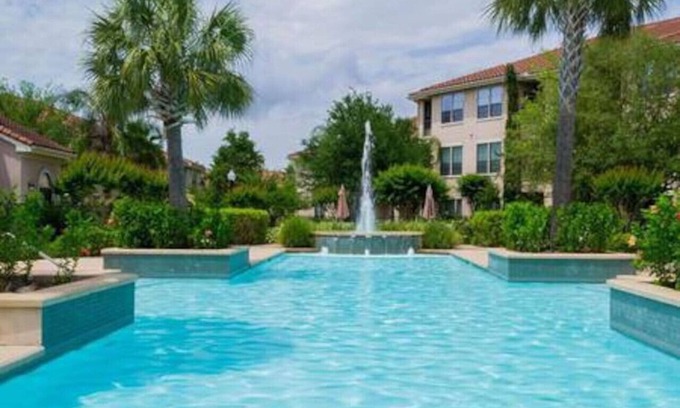 Nassau Bay Apartment | Luxury Fully Furnished Apartment by the Lake