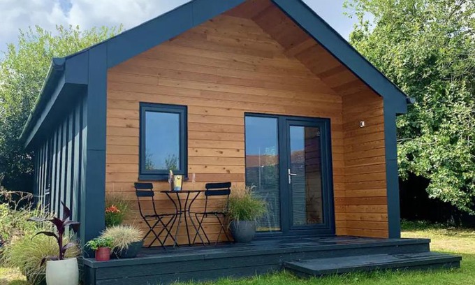 Swalecliffe House | Luxury Garden Lodge With Free Parking