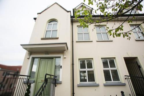 Londonderry Apartment | Luxury Townhouse: L/Derry City BT48 7JX