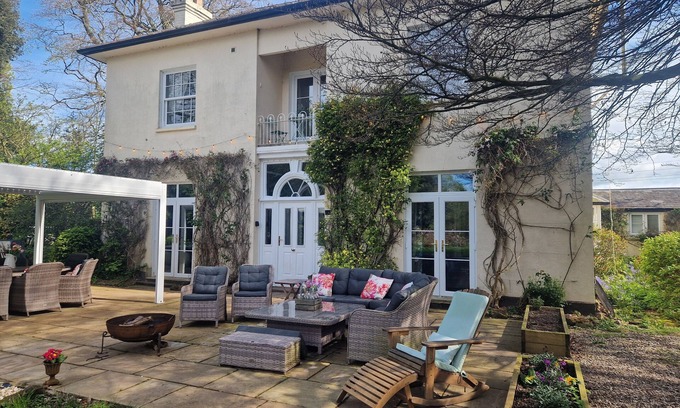 Bromsash Villa | Luxury Georgian Villa and Coach House 18 Guests