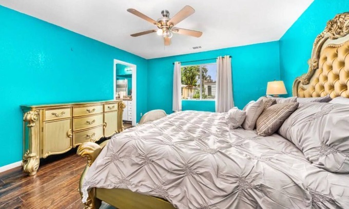 El Monte House | Luxury getaway 3B2B in El Monte