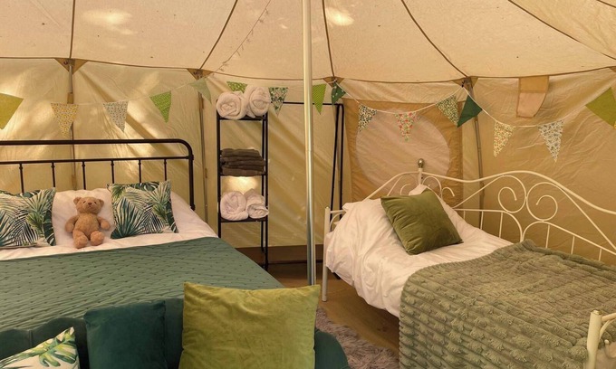 Bromsash Cabin | Luxury Glamping The Wye Valley for 2 to 4 Guests