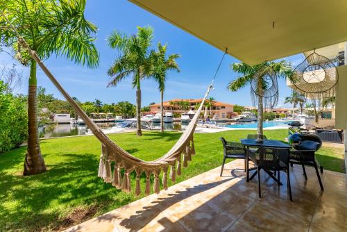 Puerto Aventuras Apartment | Luxury Ground Floor MarinaView-Pool-Gym-Paddleboard