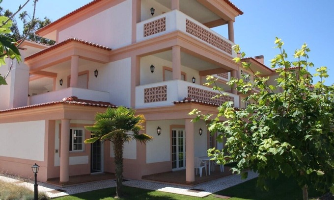 Praia del Rei Apartment | Luxury ground floor apartment w/garden in Praia del Rey only from €600 a week