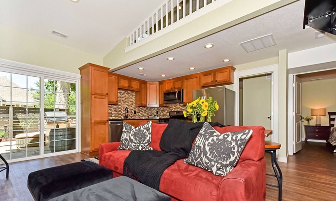 Old North End Apartment | π Luxury Guesthouse in Historic Old North End Permit # A-STRP-23-0957