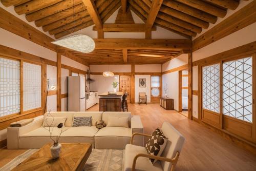 Gimpo Apartment | Luxury Hanok Blue Serenity