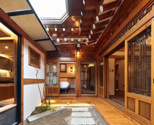 Gahoe-dong Villa | Luxury Hanok Heritage Courtyard
