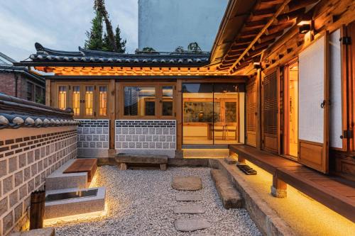 Seochon Apartment | Luxury Hanok Seochon Stay