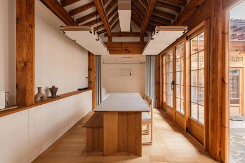 Seochon Apartment | Luxury Hanok Stay CHAON