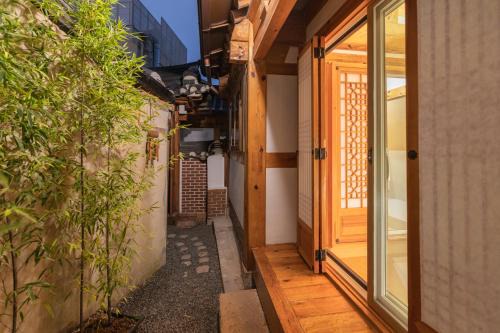 Seochon Apartment | Luxury Hanok Stay Yeonsoom