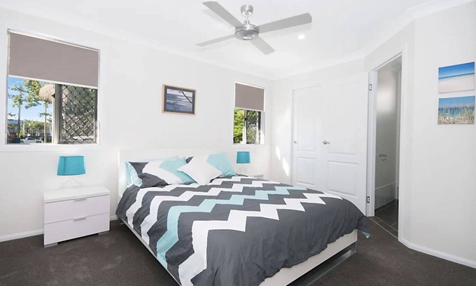 Yamba House | LUXURY HAVEN! Beautiful, central, wifi & spacious! Walking to everything!