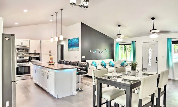Keaau House | Luxury Hawaii Getaway: Close to the Beach & Ocean!