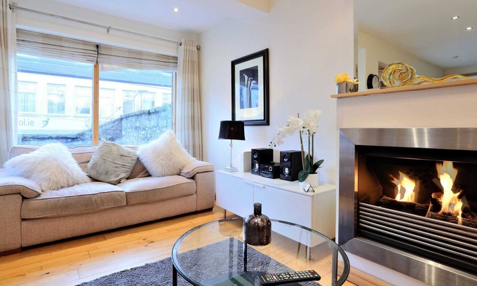 Grand Canal Dock House | Luxury Hideaway Mews, in the Heart of Dublin
