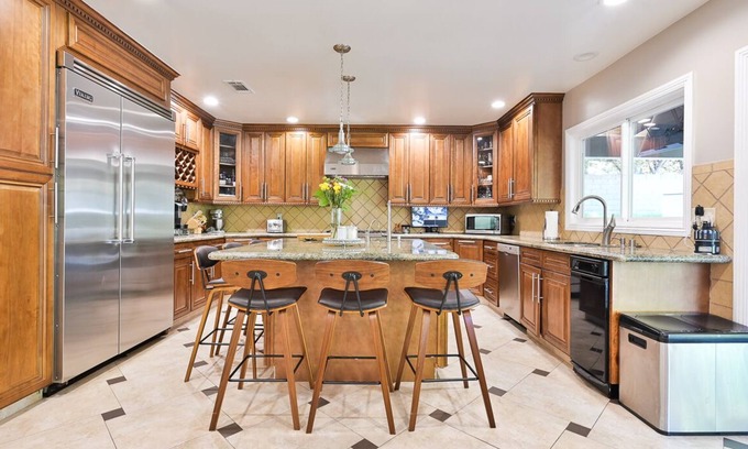 Granada Hills North House | Luxury HIGH ceiling. Large patio, beautiful VIEW. Best in Granada Hills, LA.