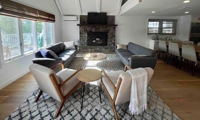 Winchester House | Luxury Highland Lake Waterfront