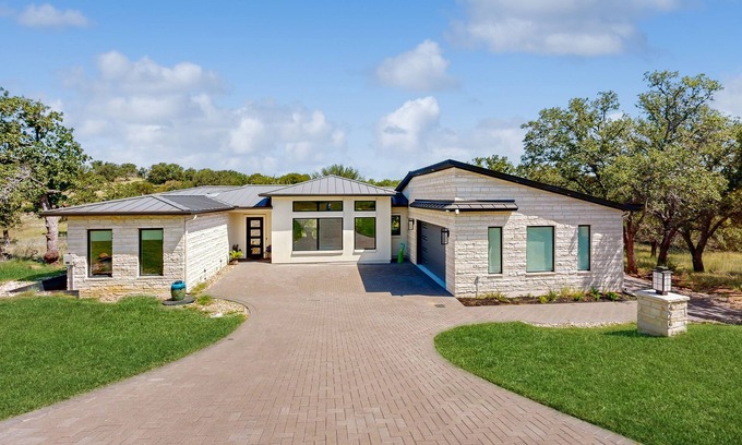 Horseshoe Bay West House | Luxury hill country home in Horseshoe Bay near Lake LBJ & golfing with gameroom